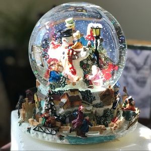 Kirkland large snow globe